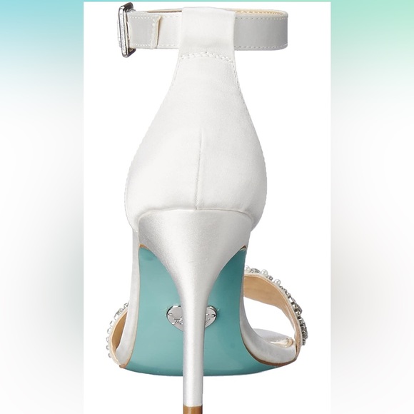 Betsey Johnson Ivory Satin wedding heel- size 8 - Picture 4 of 6